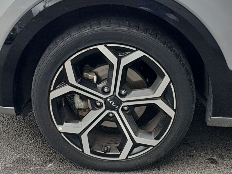 More views of Kia Niro
