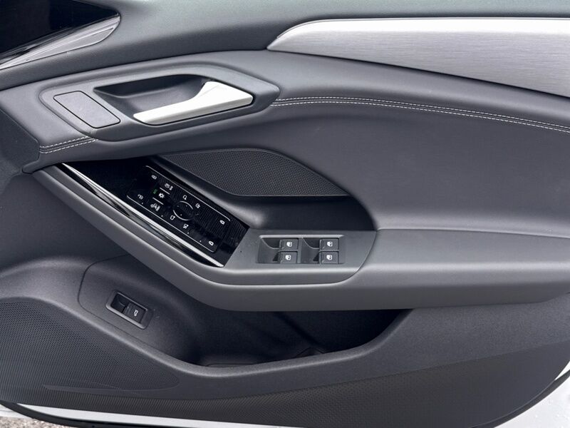 More views of Audi A6 Avant e-tron