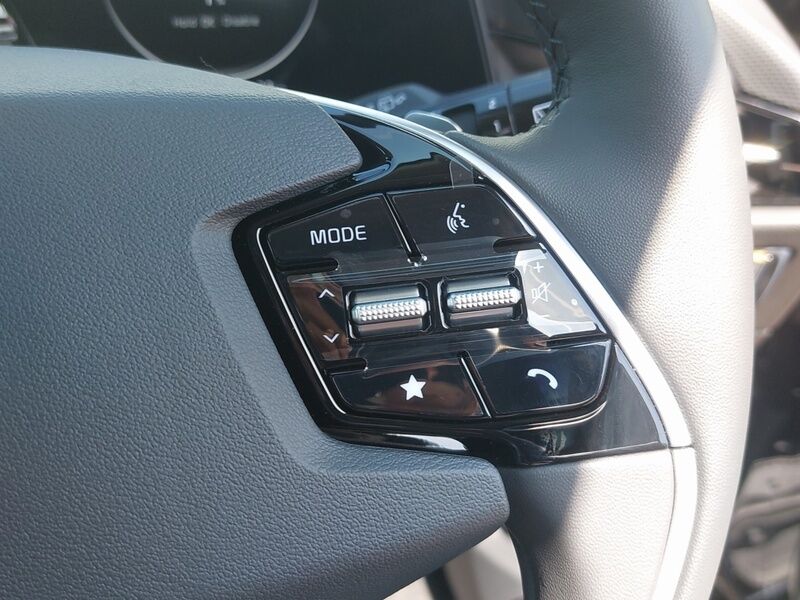 More views of Kia Niro