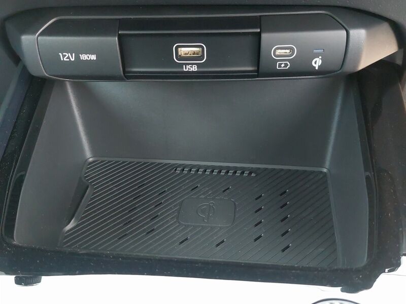 More views of Kia Niro