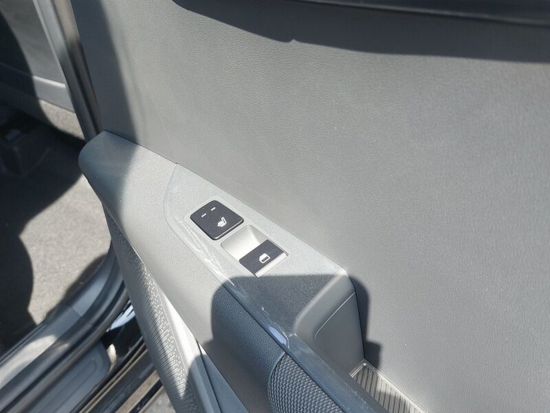 More views of Kia Niro