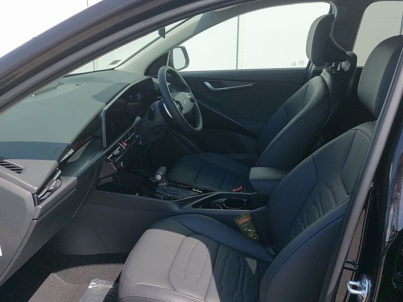 More views of Kia Niro