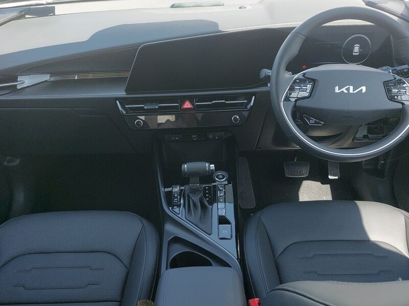 More views of Kia Niro