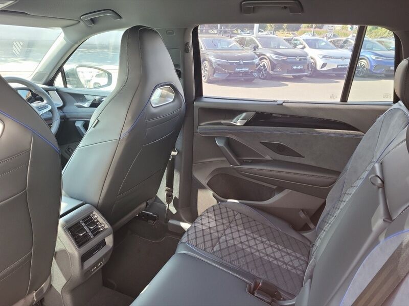 More views of Volkswagen Tayron