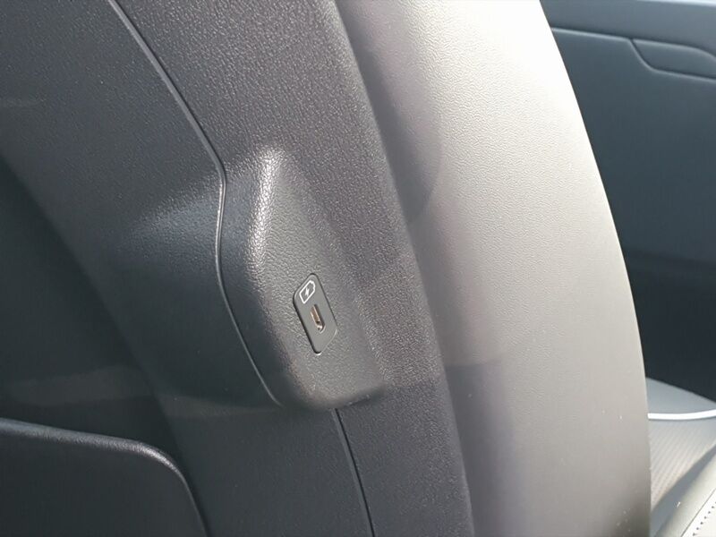 More views of Kia Niro