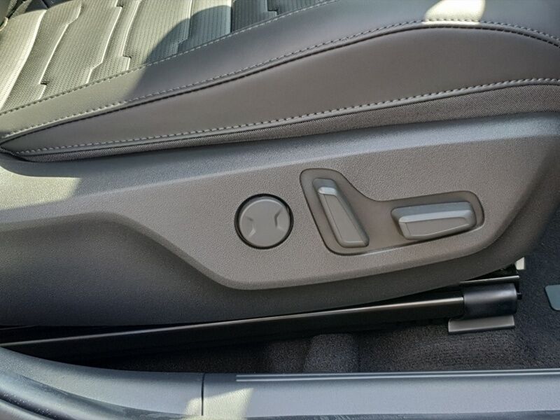More views of Kia Niro