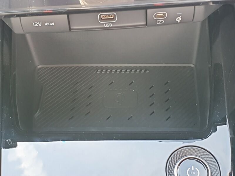 More views of Kia Niro