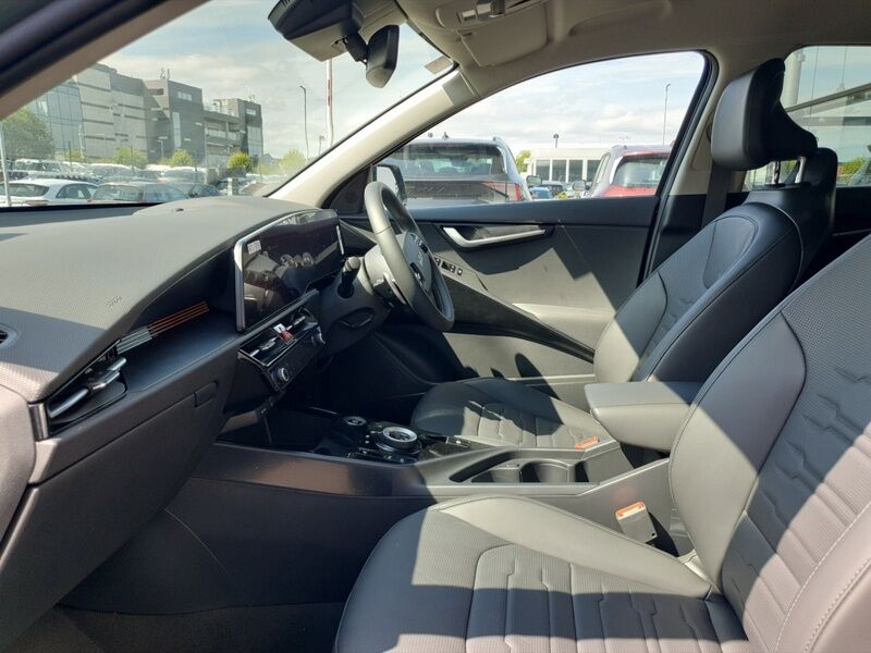 More views of Kia Niro