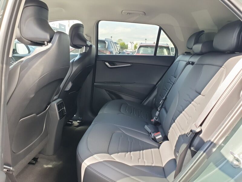 More views of Kia Niro