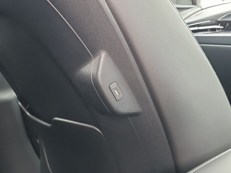 More views of Kia Niro
