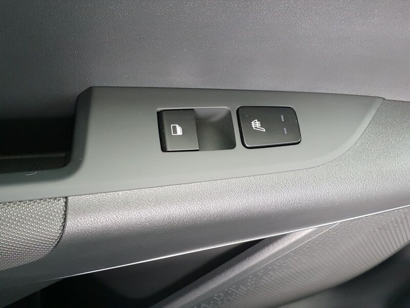 More views of Kia Niro