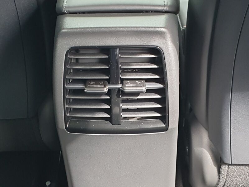 More views of Kia Niro
