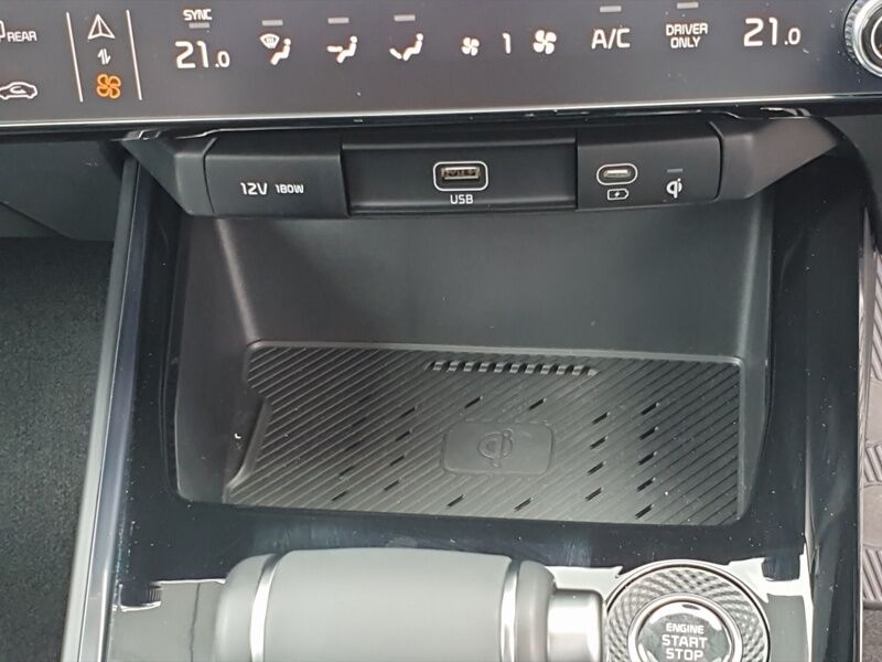 More views of Kia Niro
