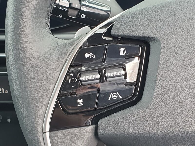 More views of Kia Niro
