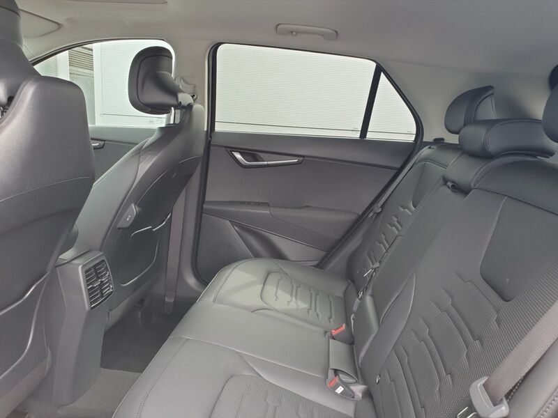 More views of Kia Niro