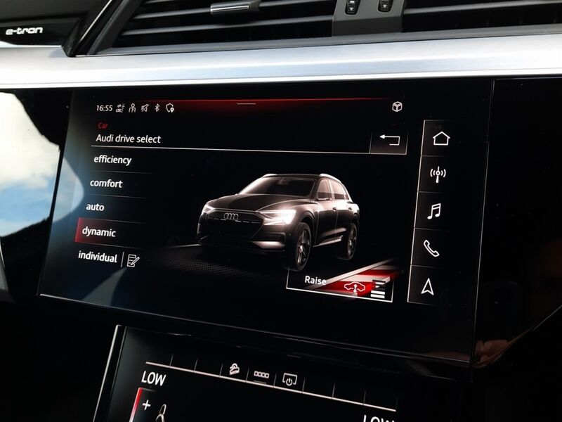 More views of Audi e-tron