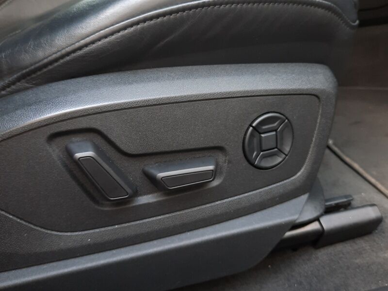 More views of Audi e-tron