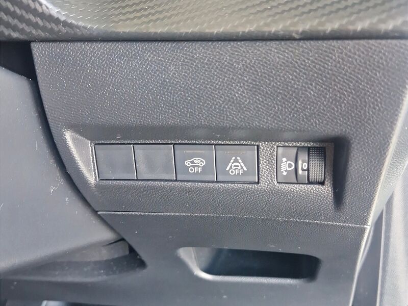 More views of Peugeot 208