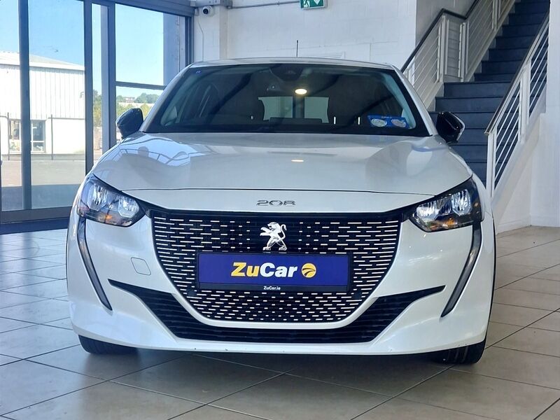 More views of Peugeot 208