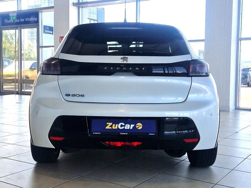 More views of Peugeot 208