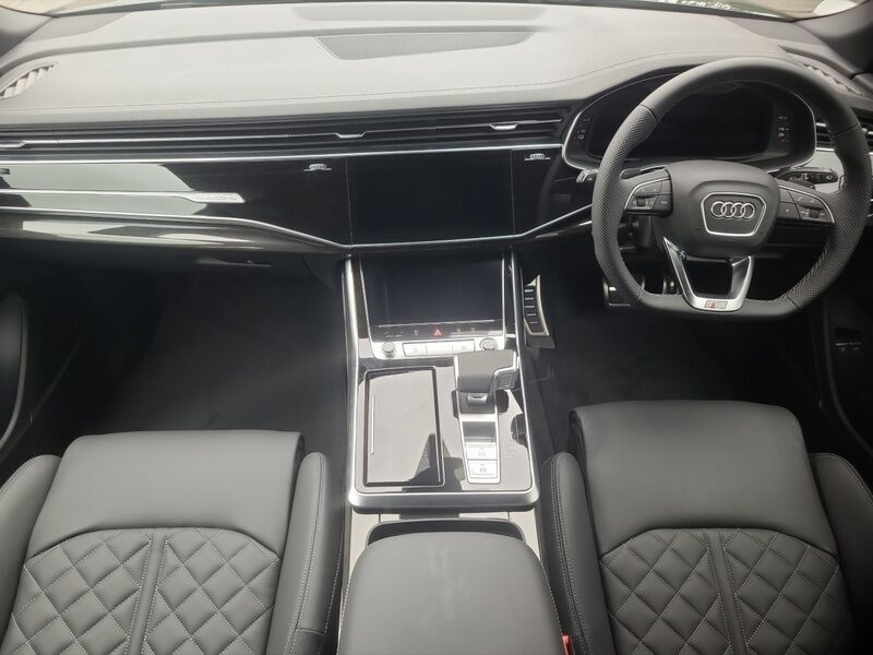 More views of Audi Q8
