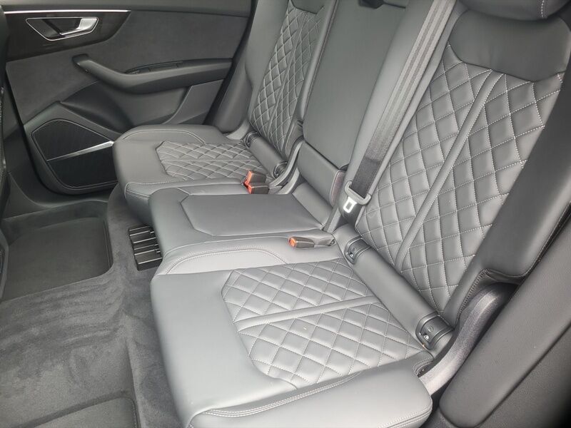 More views of Audi Q8