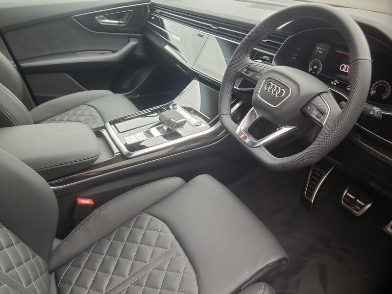 More views of Audi Q8