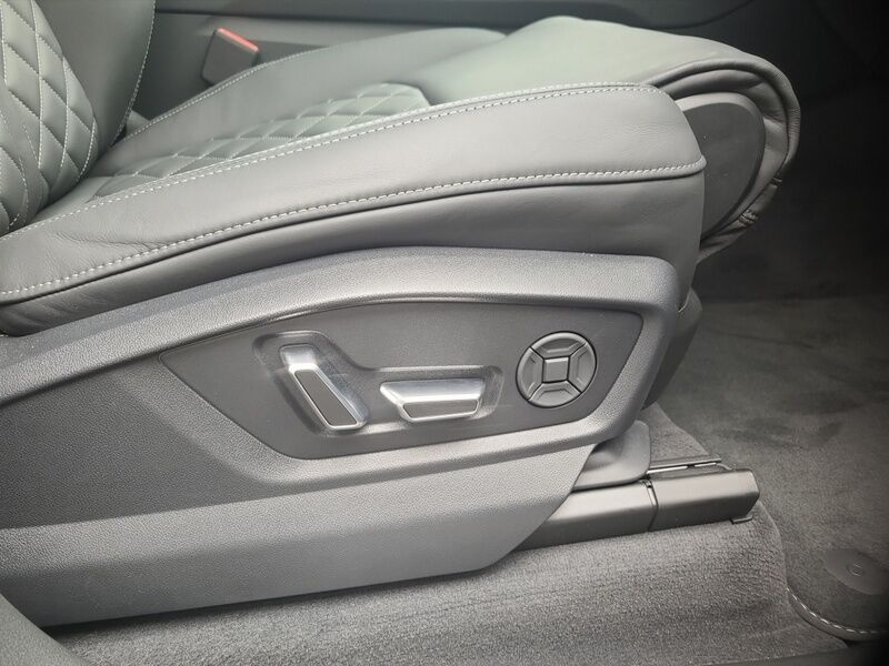 More views of Audi Q8
