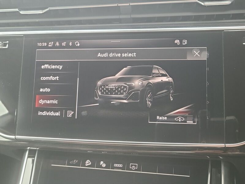 More views of Audi Q8