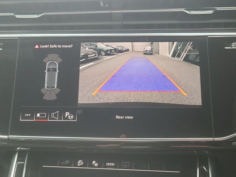 More views of Audi Q8