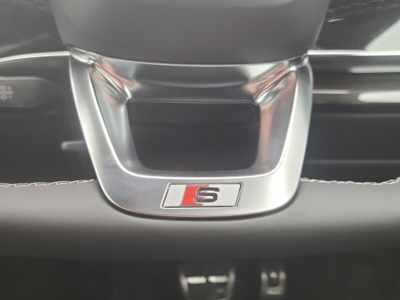 More views of Audi Q8