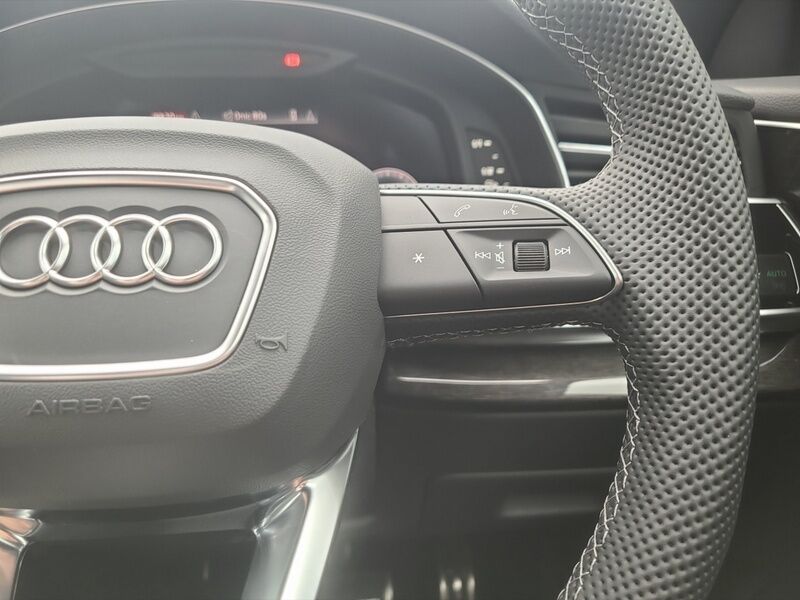 More views of Audi Q8
