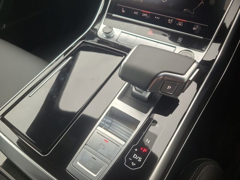More views of Audi Q8