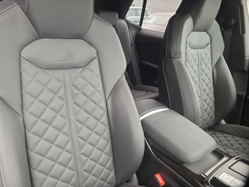 More views of Audi Q8