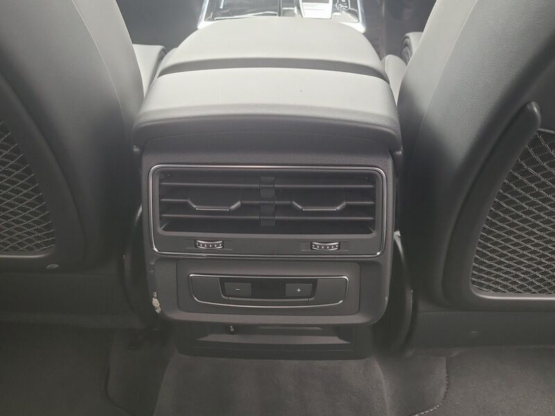 More views of Audi Q8