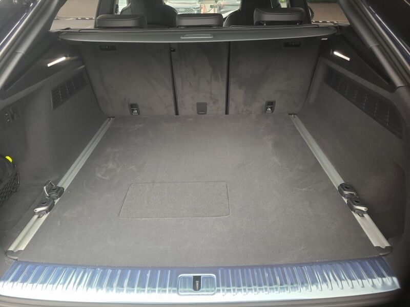 More views of Audi Q8