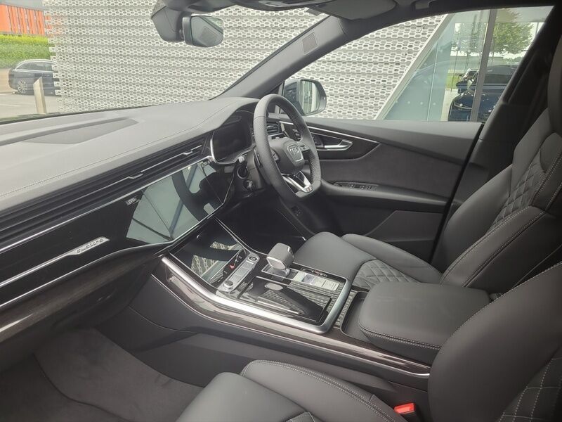 More views of Audi Q8