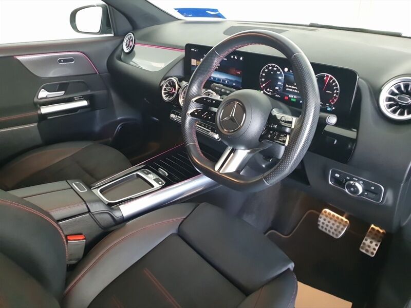 More views of Mercedes-Benz GLA