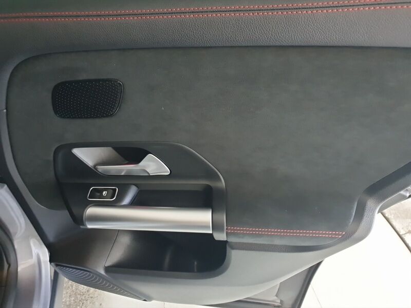 More views of Mercedes-Benz GLA