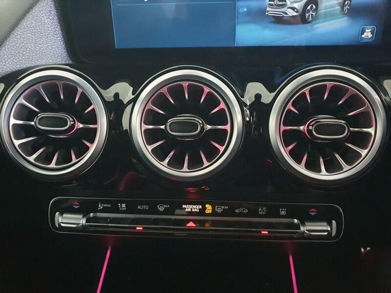 More views of Mercedes-Benz GLA