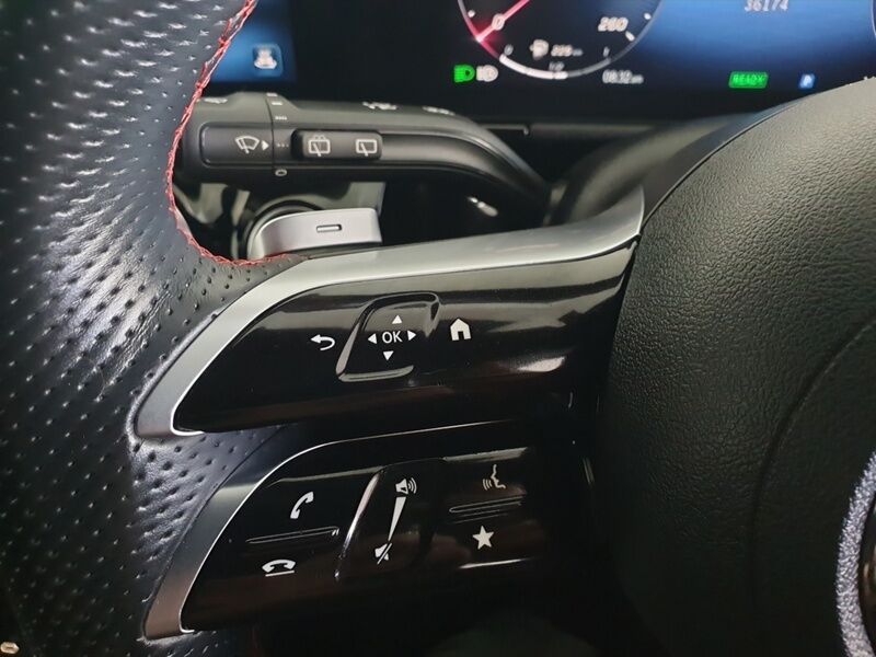 More views of Mercedes-Benz GLA