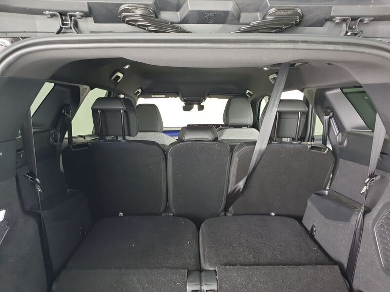 More views of Peugeot 5008
