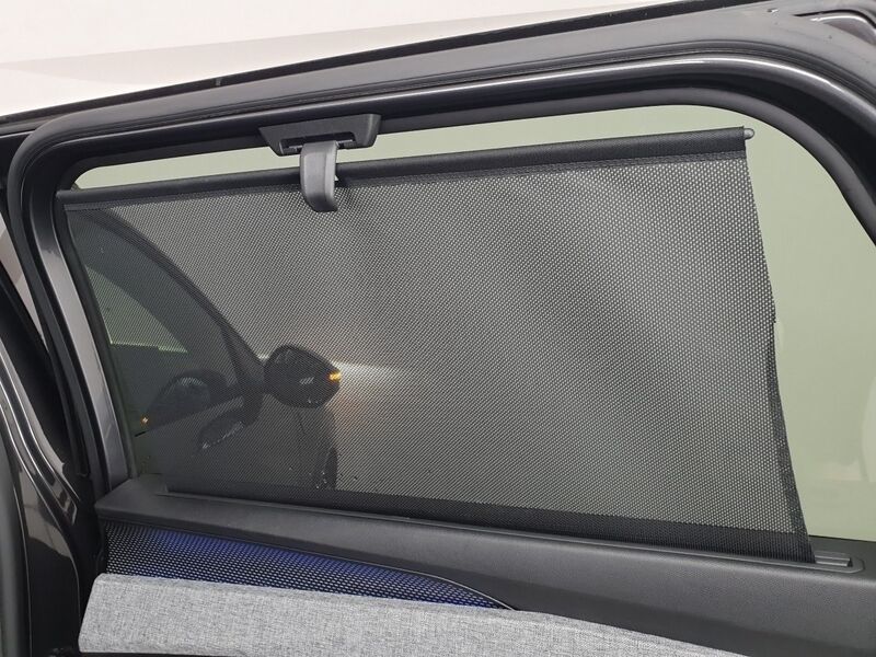 More views of Peugeot 5008