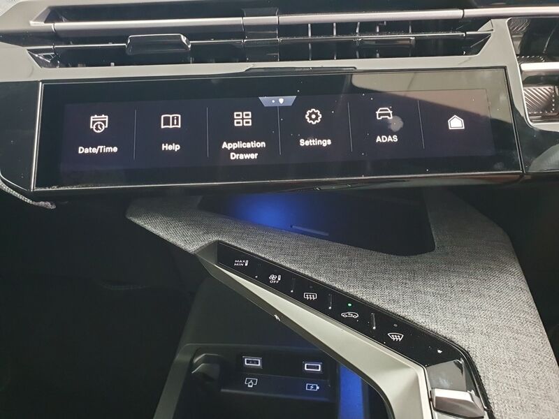 More views of Peugeot 5008