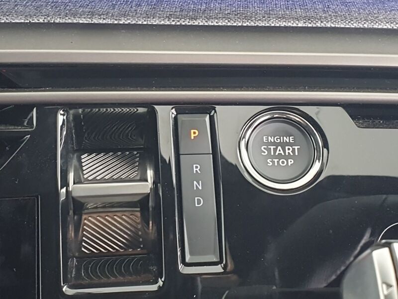 More views of Peugeot 5008