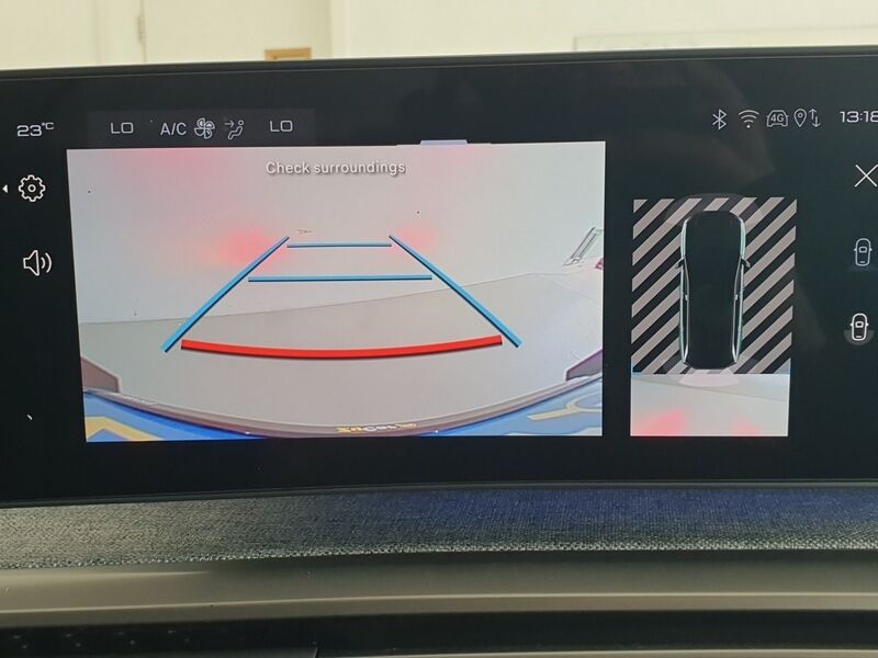 More views of Peugeot 5008