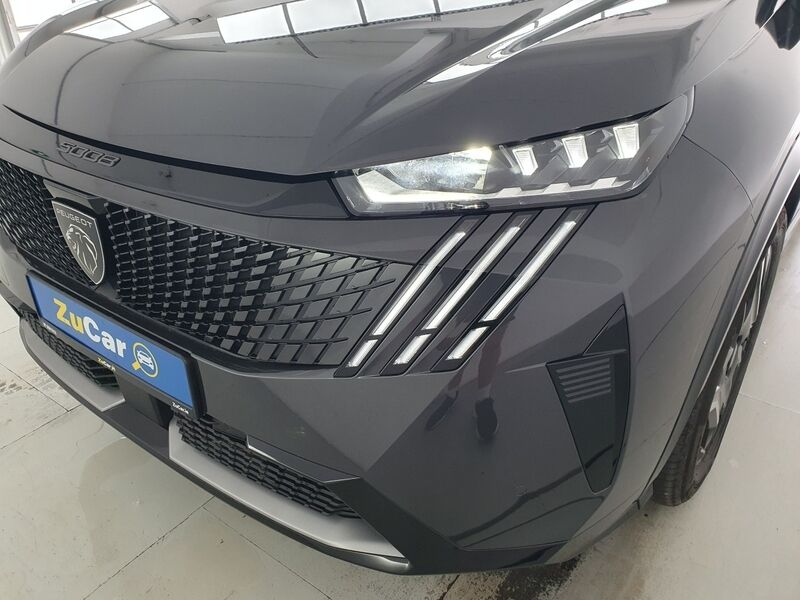 More views of Peugeot 5008