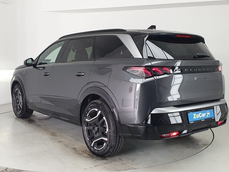 More views of Peugeot 5008