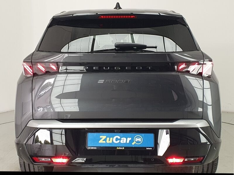 More views of Peugeot 5008