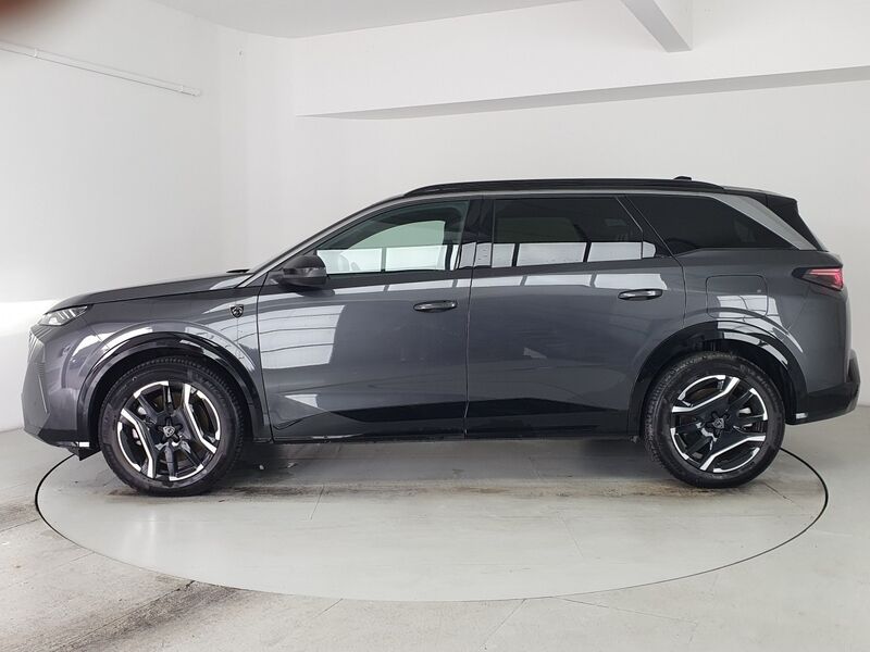 More views of Peugeot 5008